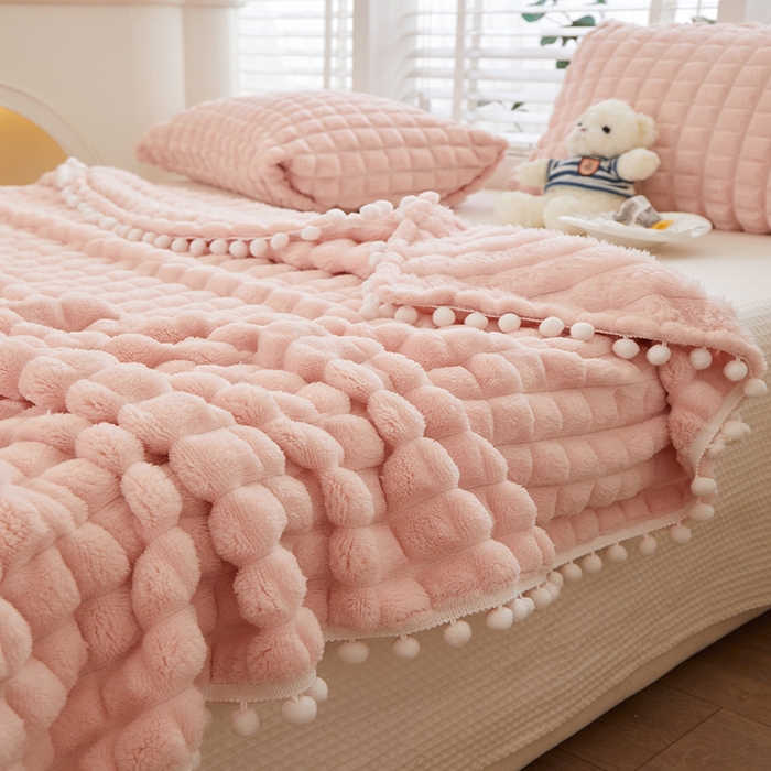 91家纺网 家纺一手货源 找家纺 楼兰公主2025新款云感梦境毛球毯  胭脂粉