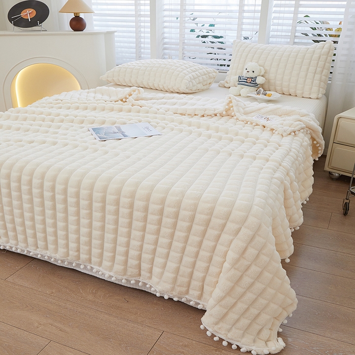 91家纺网 家纺一手货源 找家纺 楼兰公主2025新款云感梦境毛球毯  云朵白