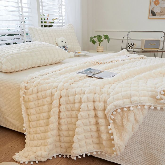 91家纺网 家纺一手货源 找家纺 楼兰公主2025新款云感梦境毛球毯  云朵白