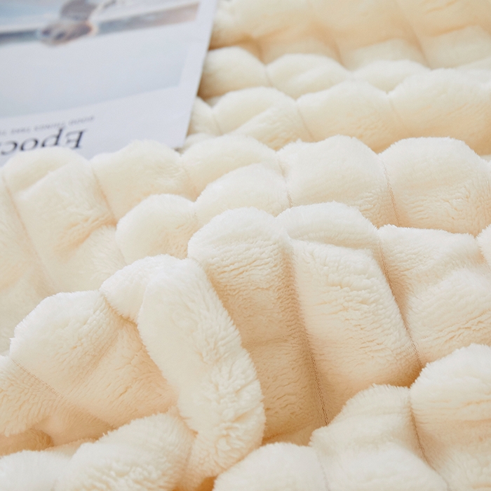 91家纺网 家纺一手货源 找家纺 楼兰公主2025新款云感梦境毛球毯  云朵白