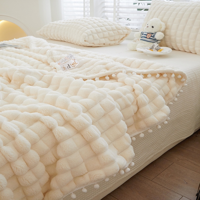 91家纺网 家纺一手货源 找家纺 楼兰公主2025新款云感梦境毛球毯  云朵白