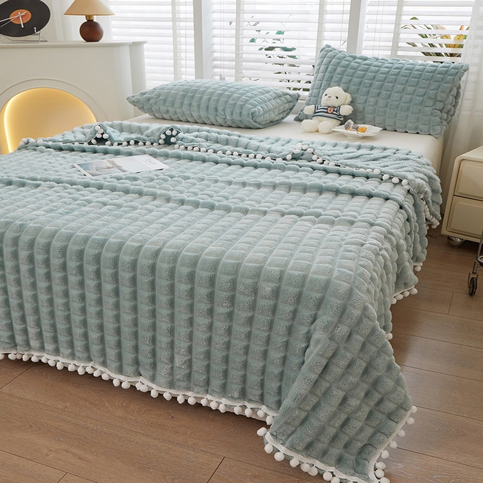 91家纺网 家纺一手货源 找家纺 楼兰公主2025新款云感梦境毛球毯  云雾兰