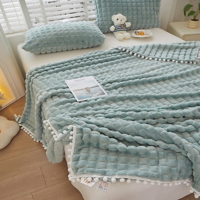 91家纺网 家纺一手货源 找家纺 楼兰公主2025新款云感梦境毛球毯  云雾兰