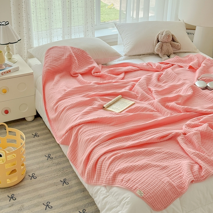 91家纺网 家纺一手货源 找家纺 棠薇家纺 2025新款A类日韩无印风泡泡纱六层素色纯色盖毯毛巾被夏被皱皱毯婴幼毯浴巾 泡泡纱桃粉