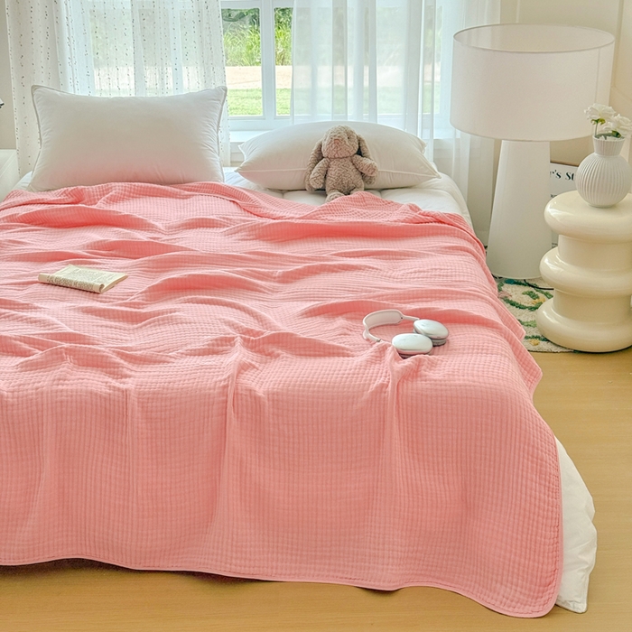 91家纺网 家纺一手货源 找家纺 棠薇家纺 2025新款A类日韩无印风泡泡纱六层素色纯色盖毯毛巾被夏被皱皱毯婴幼毯浴巾 泡泡纱桃粉