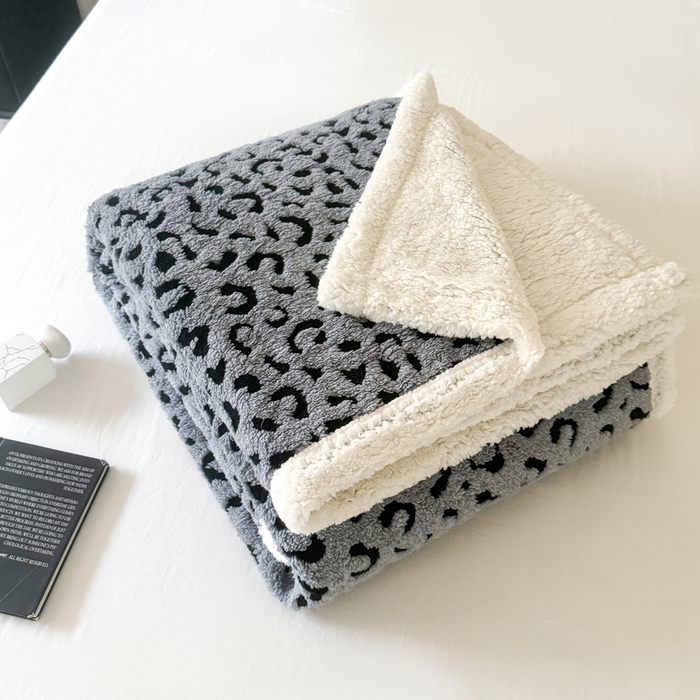 91家纺网 家纺一手货源 找家纺 丹本家纺 2025新款双层阳离子提花塔芙绒羊羔绒跨境双层毛毯盖毯毯子 豹纹灰