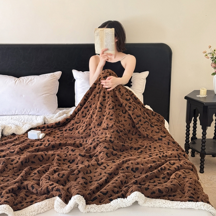 91家纺网 家纺一手货源 找家纺 丹本家纺 2025新款双层阳离子提花塔芙绒羊羔绒跨境双层毛毯盖毯毯子 豹纹咖