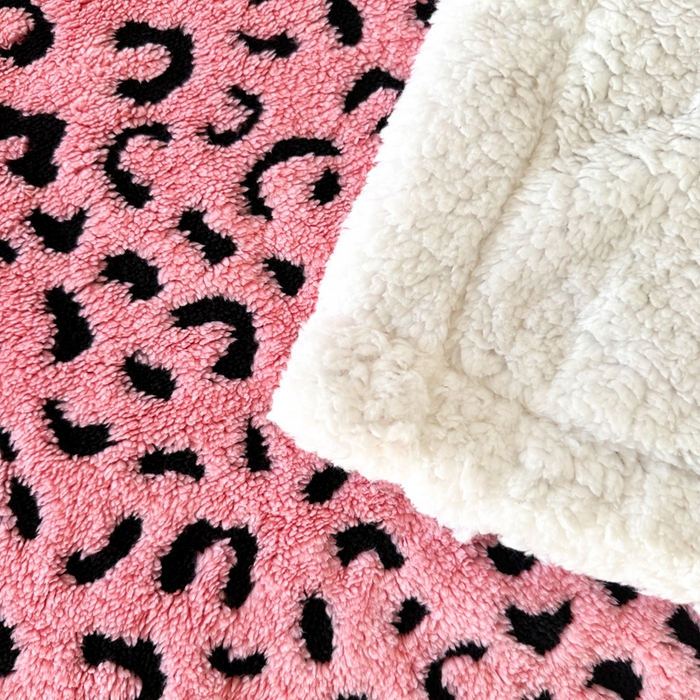 91家纺网 家纺一手货源 找家纺 丹本家纺 2025新款双层阳离子提花塔芙绒羊羔绒跨境双层毛毯盖毯毯子 豹纹粉