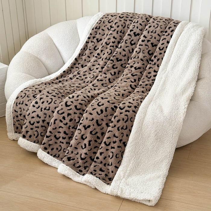 91家纺网 家纺一手货源 找家纺 丹本家纺 2025新款双层阳离子提花塔芙绒羊羔绒跨境双层毛毯盖毯毯子 豹纹驼