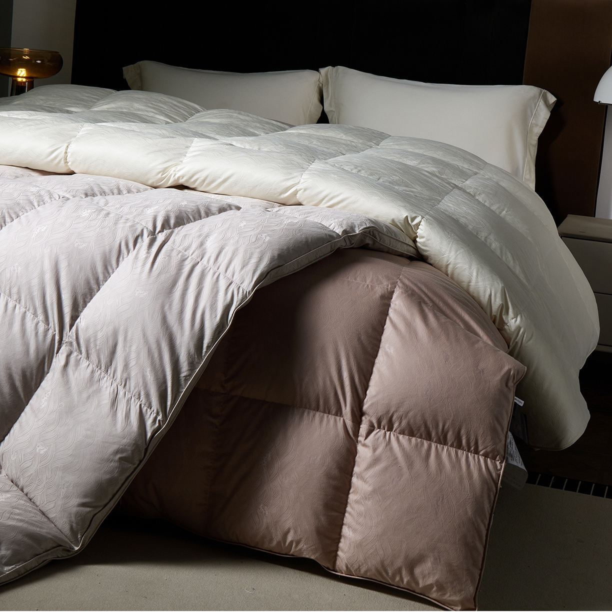 91家纺网 家纺一手货源 找家纺 御眠纺羽绒被壳 2025新款高精密全棉提花高端羽绒被壳羽绒被 组合图仅供参考