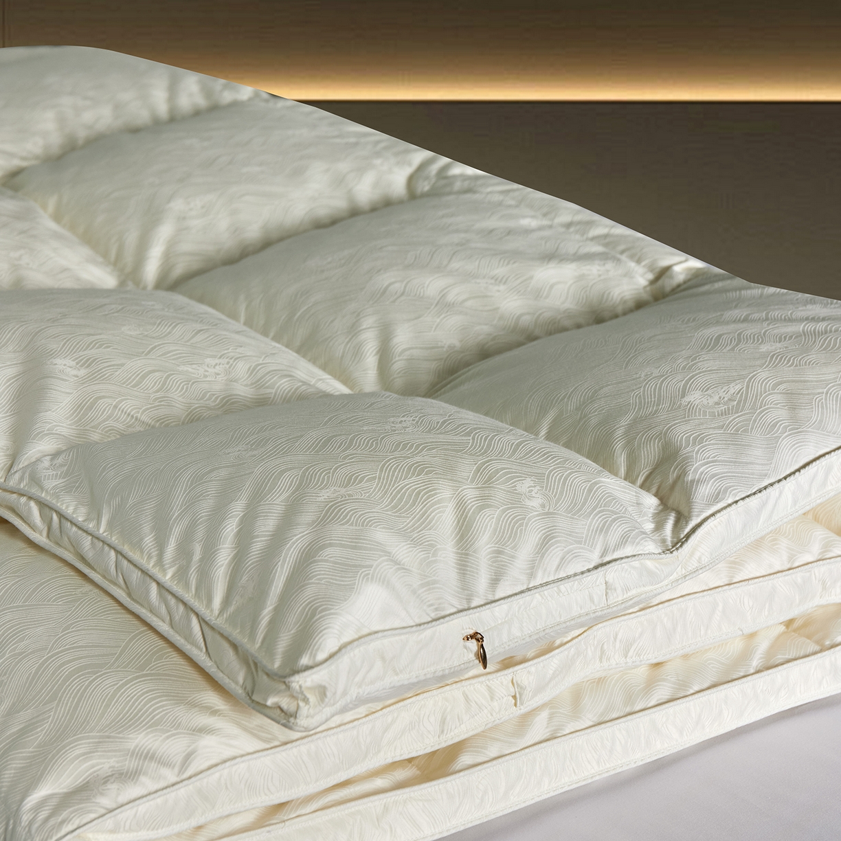 91家纺网 家纺一手货源 找家纺 御眠纺羽绒被壳 2025新款高精密全棉提花高端羽绒被壳羽绒被 白色