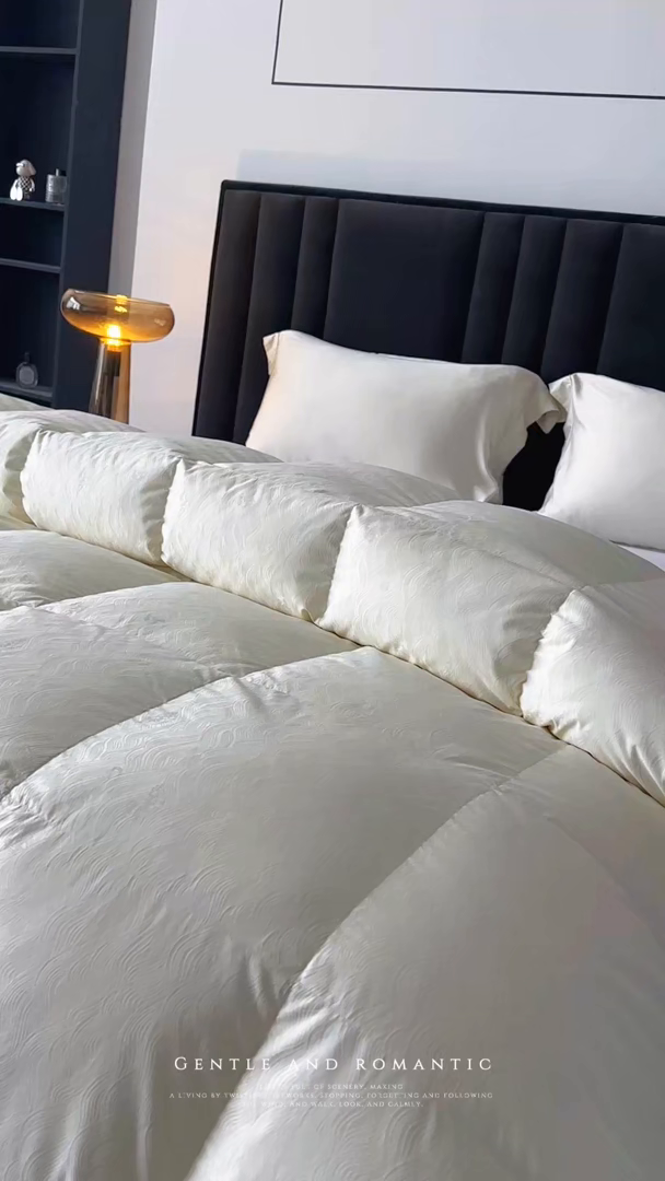 91家纺网 家纺一手货源 找家纺 御眠纺羽绒被壳 2025新款高精密全棉提花高端羽绒被壳羽绒被 白色