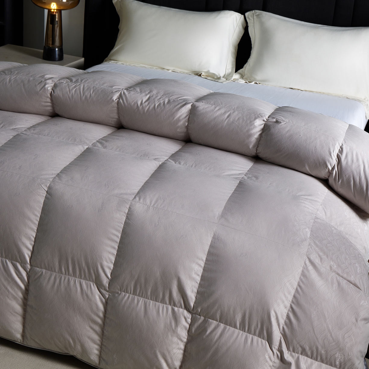 91家纺网 家纺一手货源 找家纺 御眠纺羽绒被壳 2025新款高精密全棉提花高端羽绒被壳羽绒被 灰色