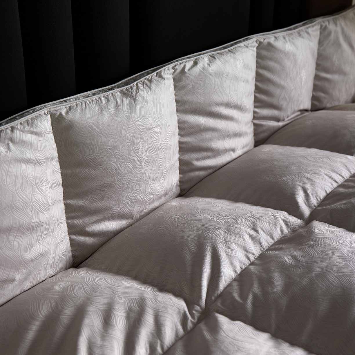 91家纺网 家纺一手货源 找家纺 御眠纺羽绒被壳 2025新款高精密全棉提花高端羽绒被壳羽绒被 灰色