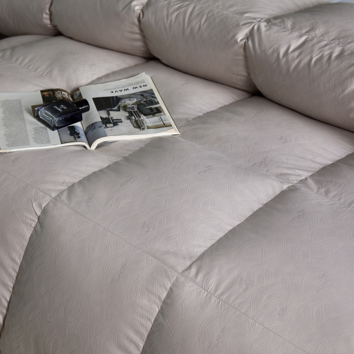 91家纺网 家纺一手货源 找家纺 御眠纺羽绒被壳 2025新款高精密全棉提花高端羽绒被壳羽绒被 灰色