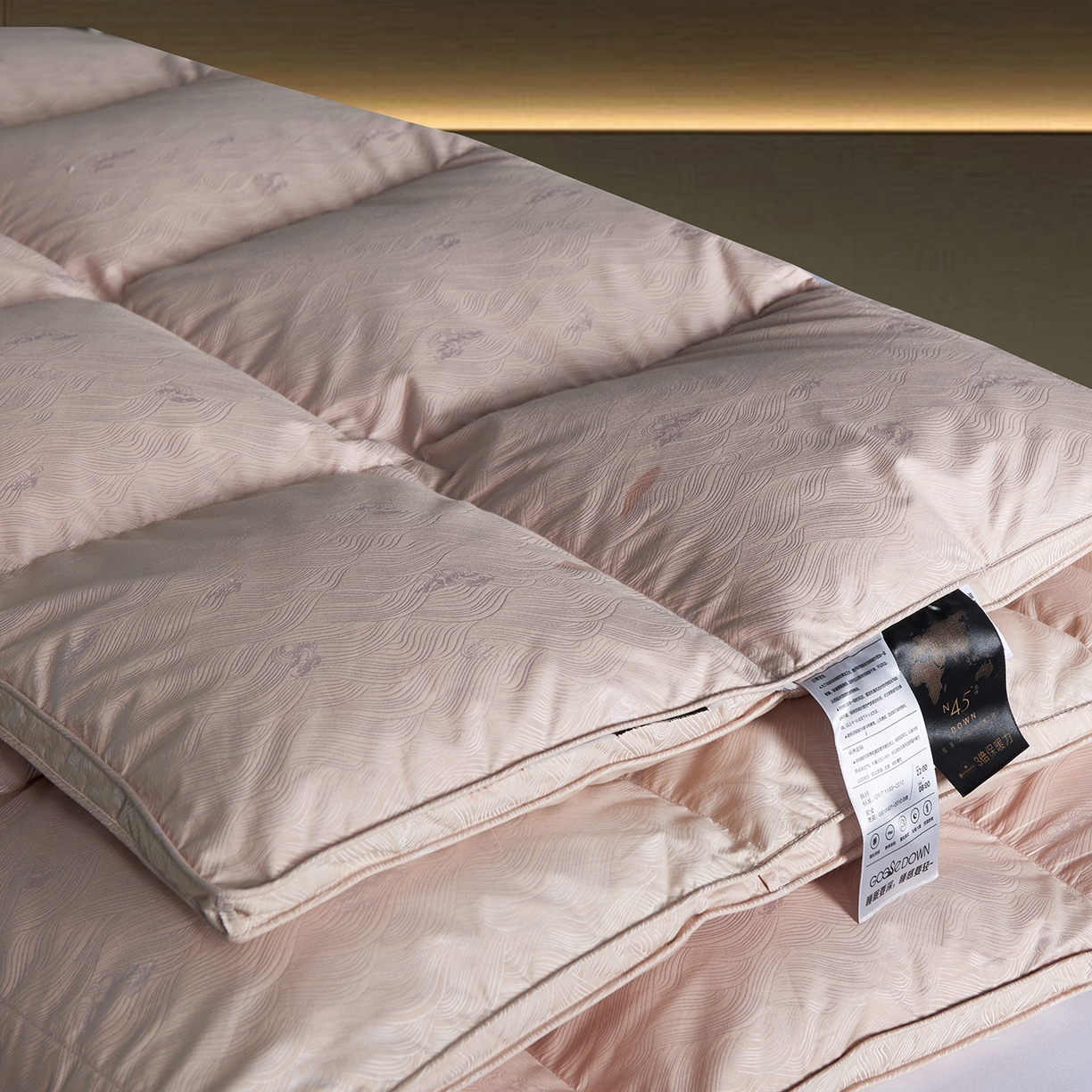 91家纺网 家纺一手货源 找家纺 御眠纺羽绒被壳 2025新款高精密全棉提花高端羽绒被壳羽绒被 粉色