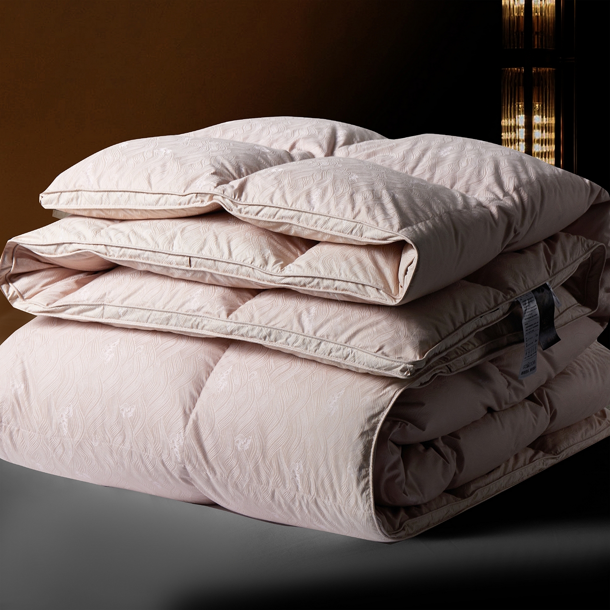 91家纺网 家纺一手货源 找家纺 御眠纺羽绒被壳 2025新款高精密全棉提花高端羽绒被壳羽绒被 粉色