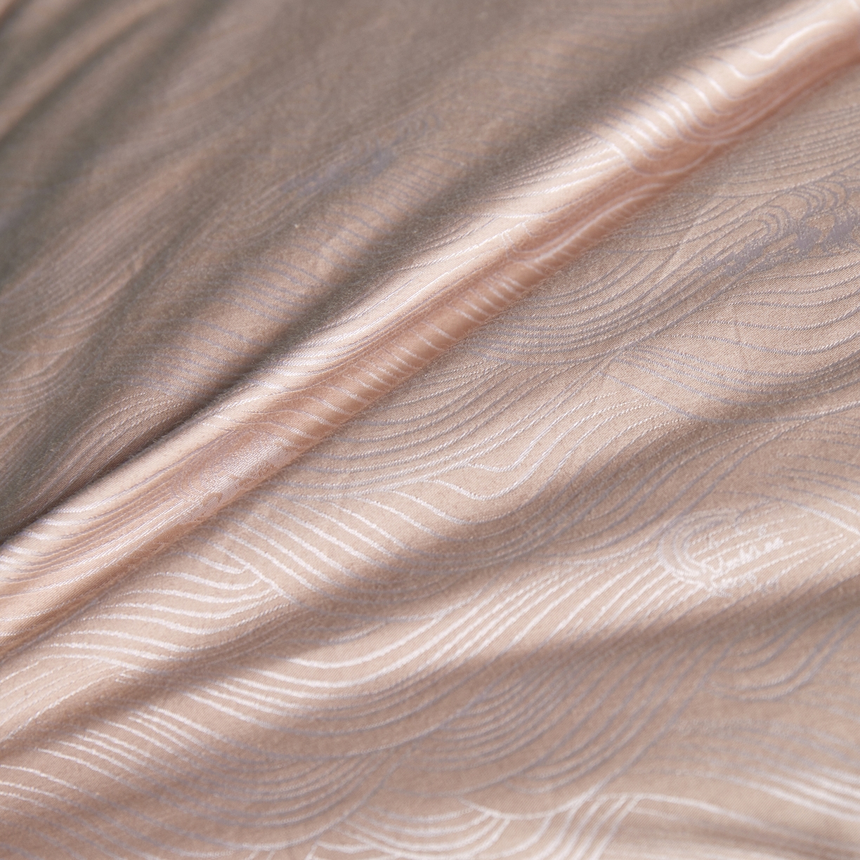 91家纺网 家纺一手货源 找家纺 御眠纺羽绒被壳 2025新款高精密全棉提花高端羽绒被壳羽绒被 粉色