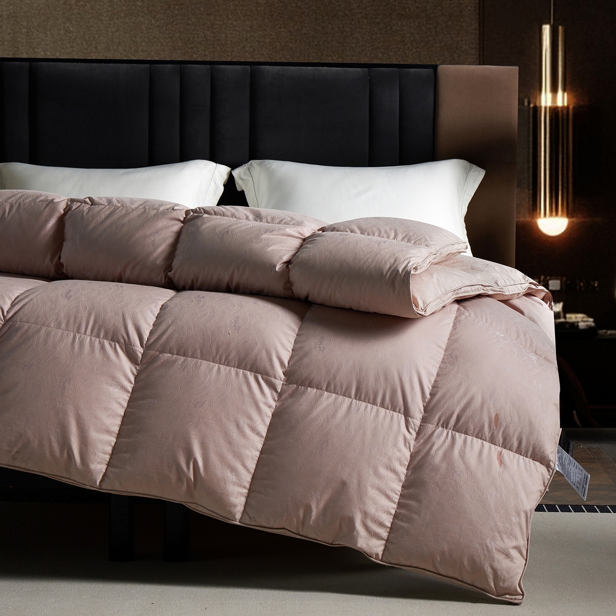 91家纺网 家纺一手货源 找家纺 御眠纺羽绒被壳 2025新款高精密全棉提花高端羽绒被壳羽绒被 粉色