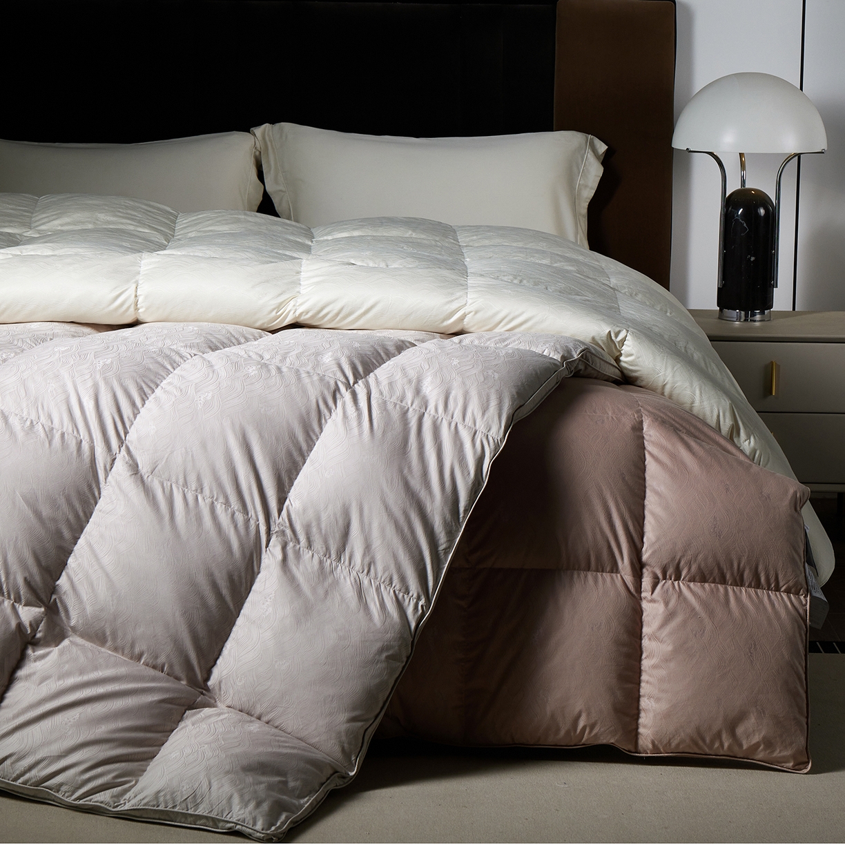 91家纺网 家纺一手货源 找家纺 御眠纺羽绒被壳 2025新款高精密全棉提花高端羽绒被壳羽绒被 组合图仅供参考