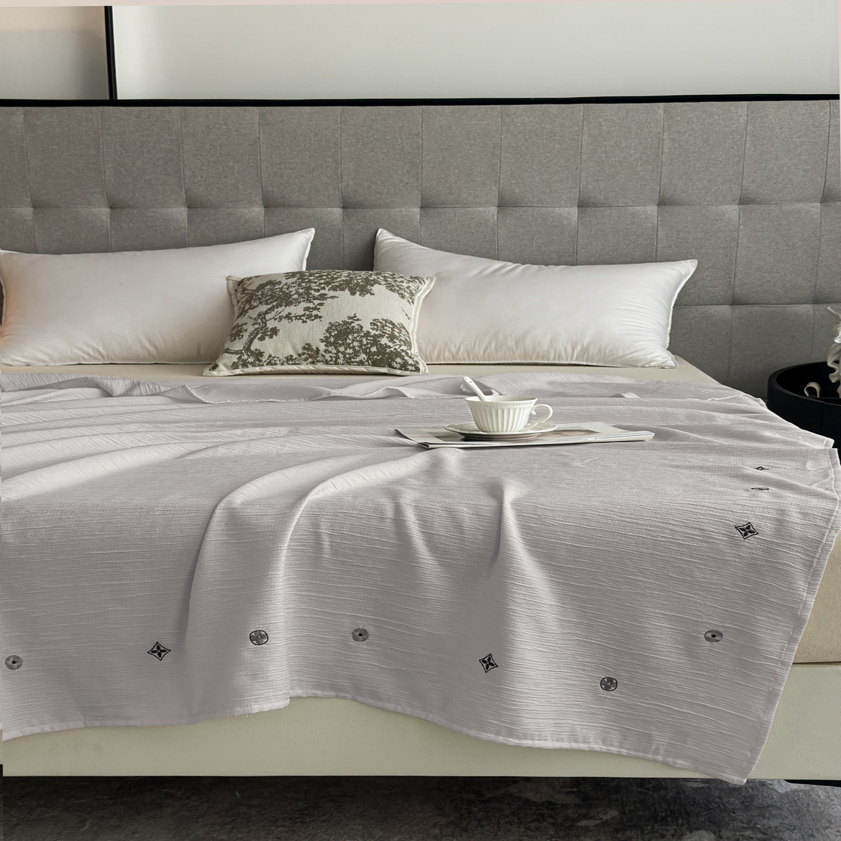 91家纺网 家纺一手货源 找家纺 乐嘉盈 2025新款双层纱布毯 高级灰