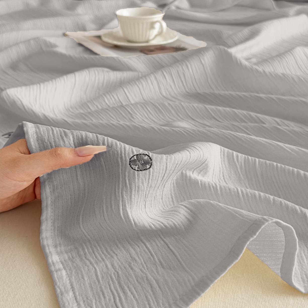 91家纺网 家纺一手货源 找家纺 乐嘉盈 2025新款双层纱布毯 高级灰