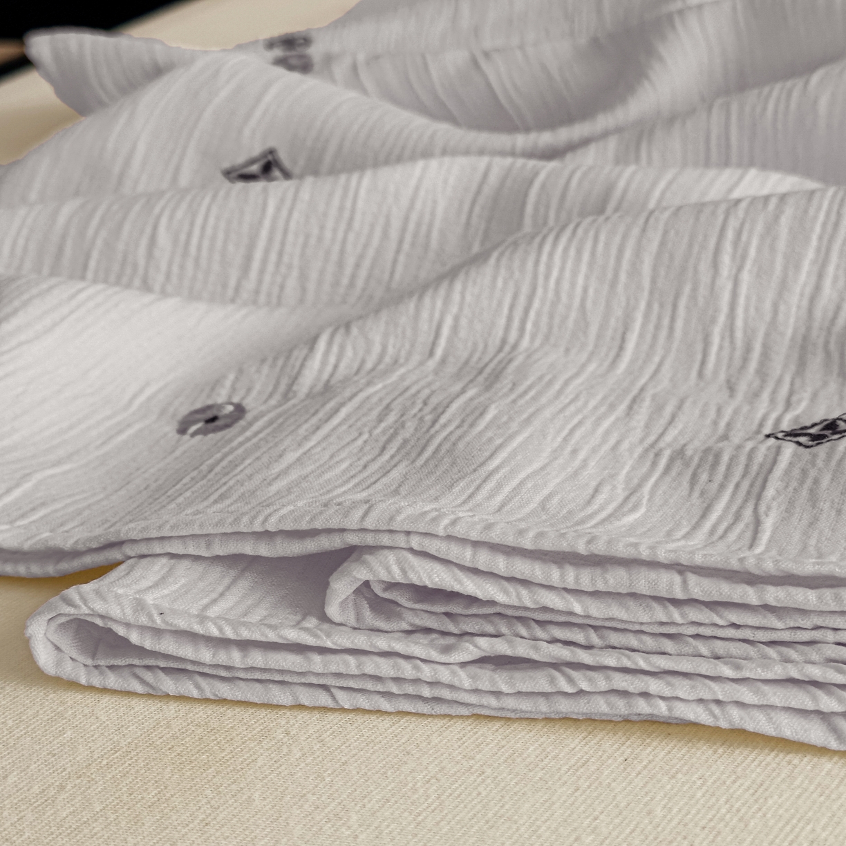 91家纺网 家纺一手货源 找家纺 乐嘉盈 2025新款双层纱布毯 高级灰