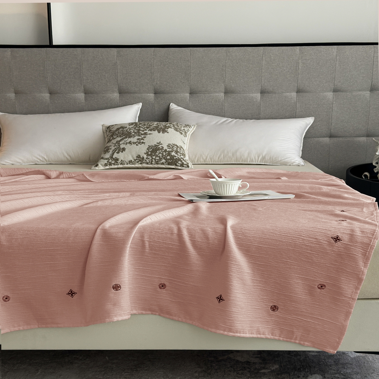 91家纺网 家纺一手货源 找家纺 乐嘉盈 2025新款双层纱布毯 粉色