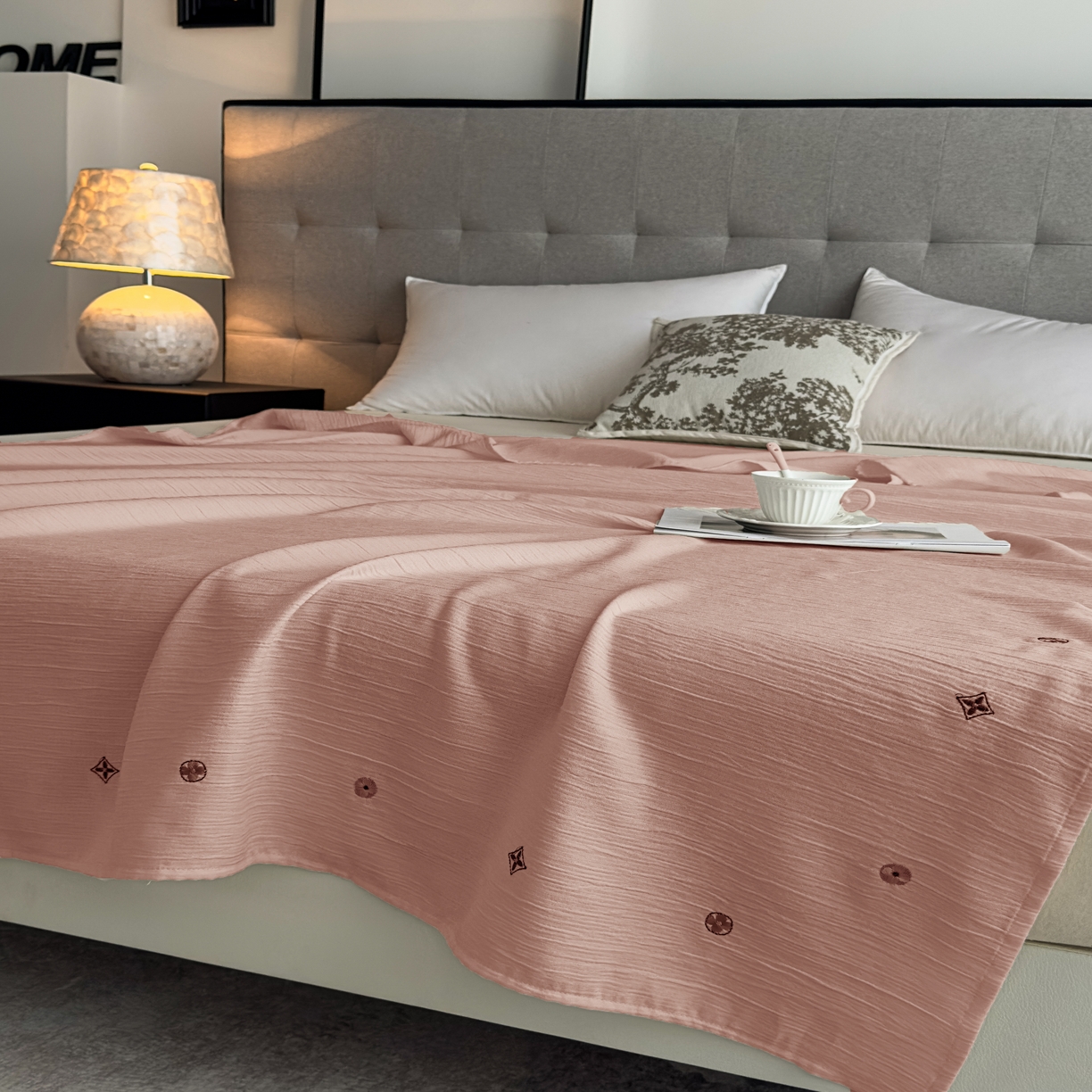 91家纺网 家纺一手货源 找家纺 乐嘉盈 2025新款双层纱布毯 粉色