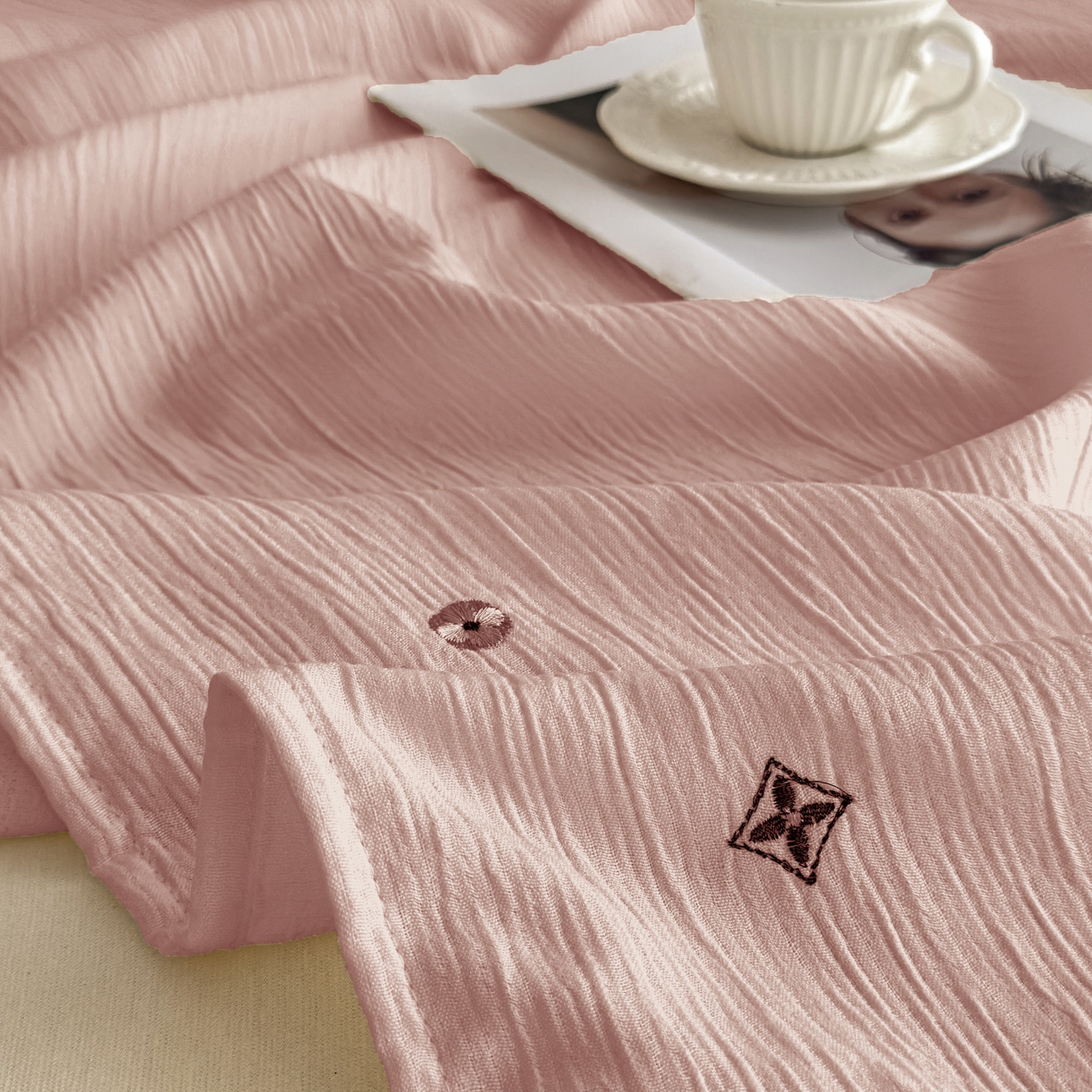 91家纺网 家纺一手货源 找家纺 乐嘉盈 2025新款双层纱布毯 粉色