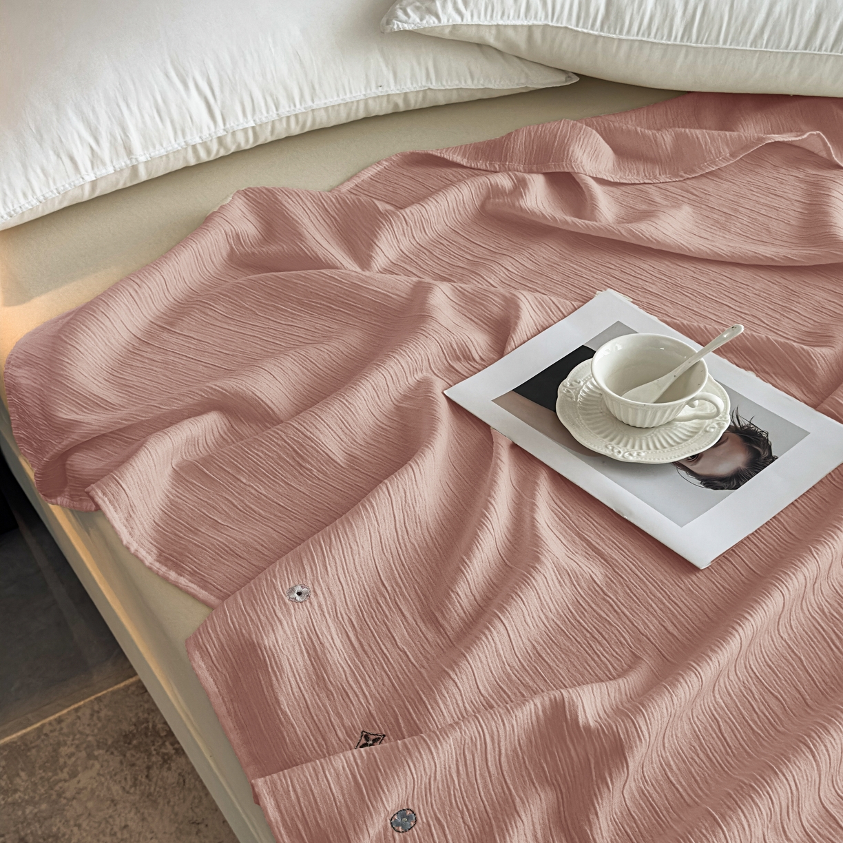 91家纺网 家纺一手货源 找家纺 乐嘉盈 2025新款双层纱布毯 粉色