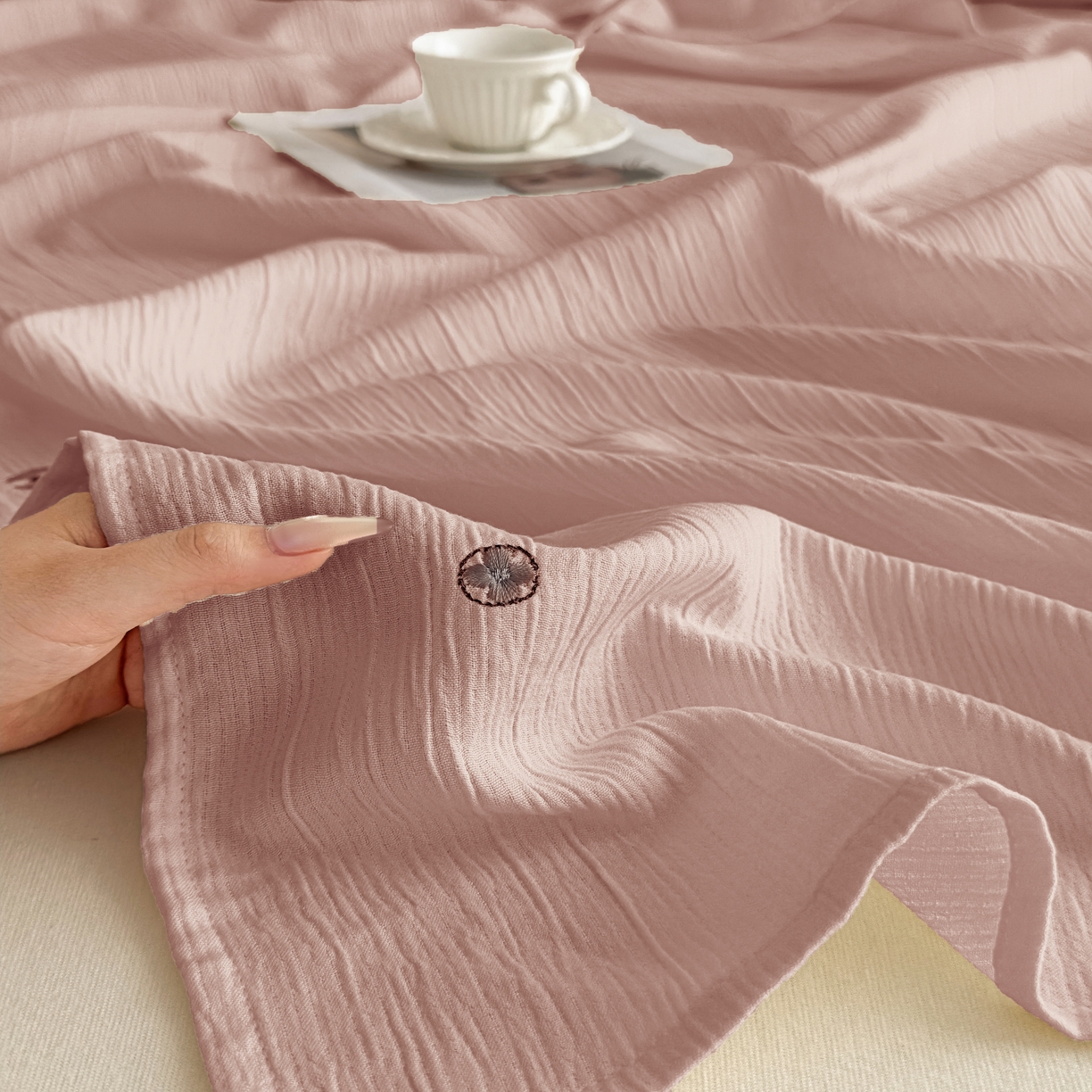 91家纺网 家纺一手货源 找家纺 乐嘉盈 2025新款双层纱布毯 粉色