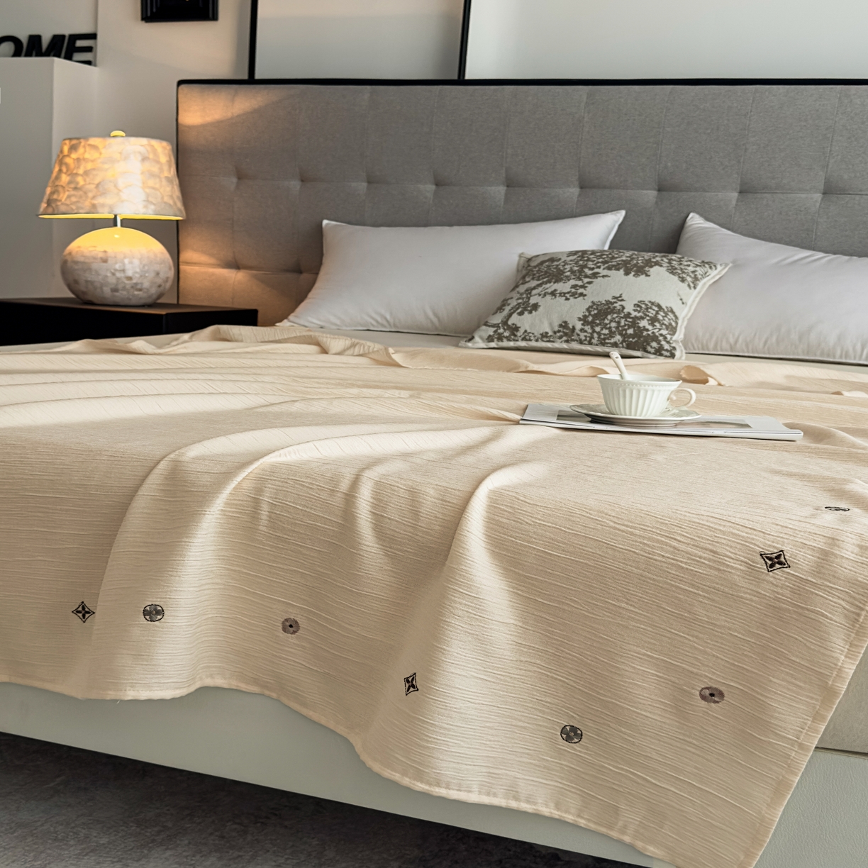 91家纺网 家纺一手货源 找家纺 乐嘉盈 2025新款双层纱布毯 香槟