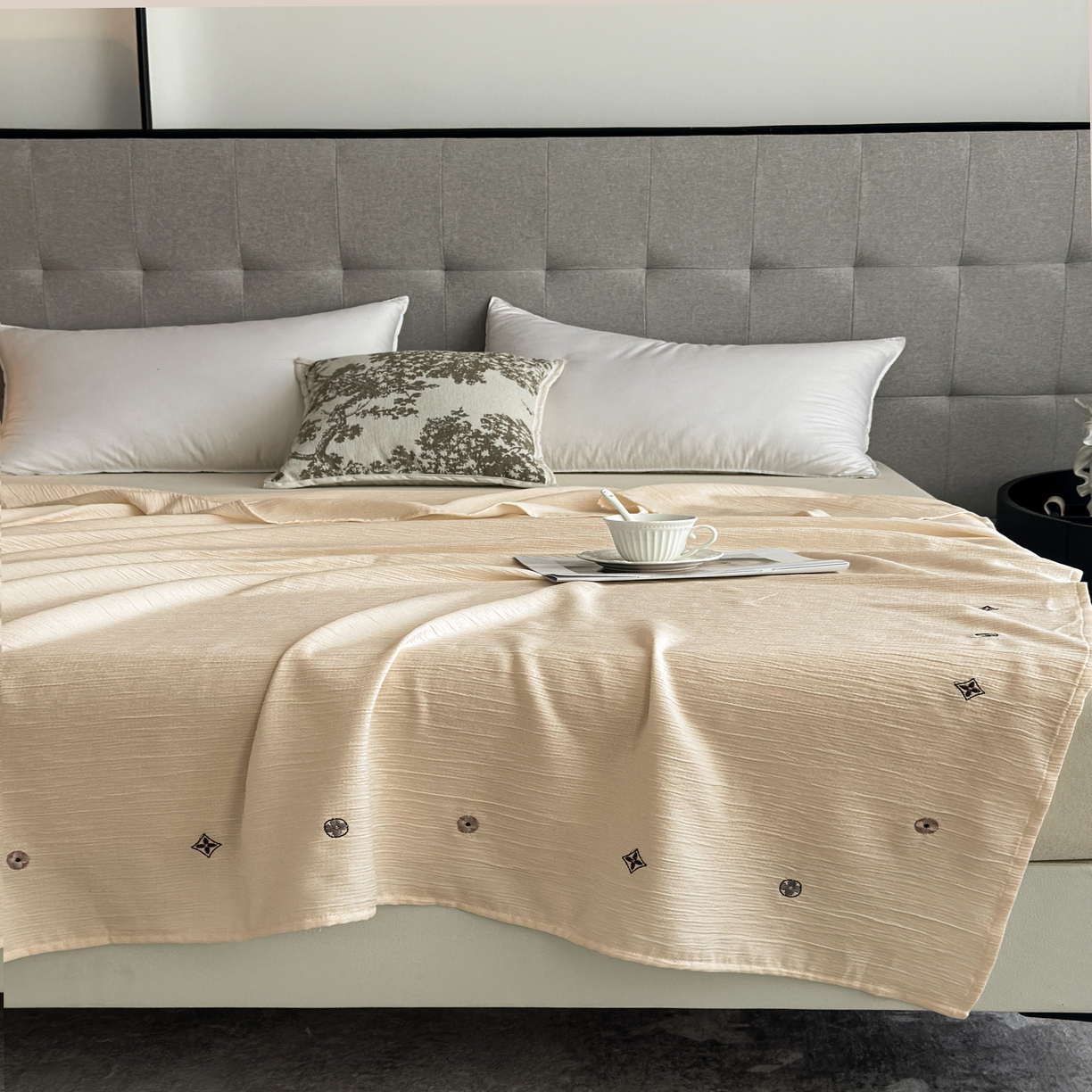 91家纺网 家纺一手货源 找家纺 乐嘉盈 2025新款双层纱布毯 香槟