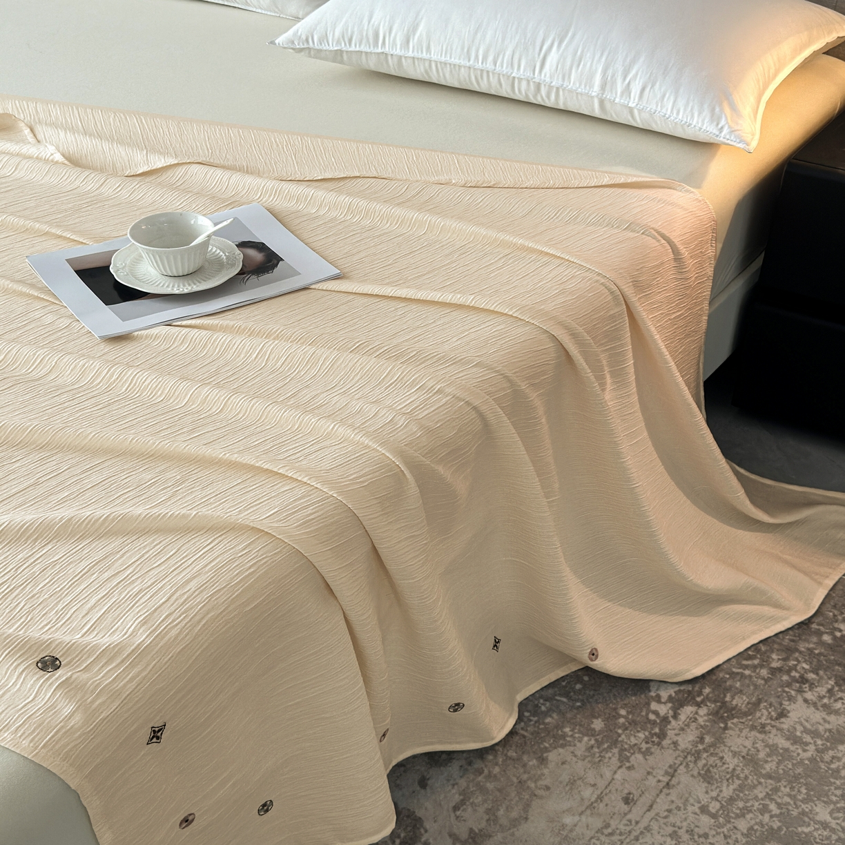 91家纺网 家纺一手货源 找家纺 乐嘉盈 2025新款双层纱布毯 香槟