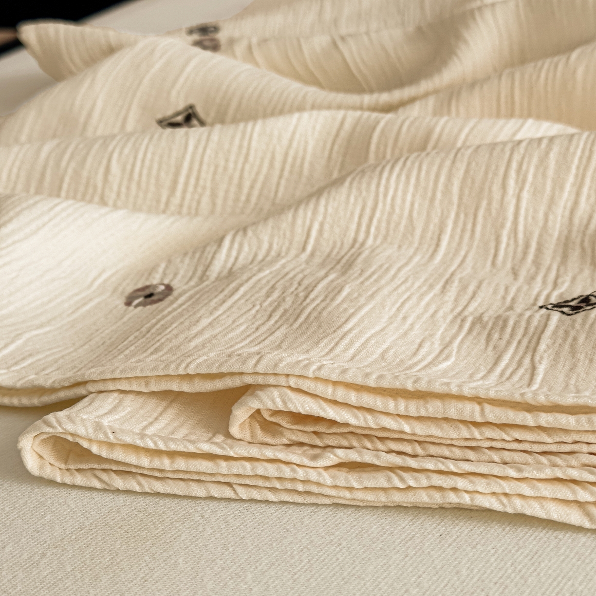 91家纺网 家纺一手货源 找家纺 乐嘉盈 2025新款双层纱布毯 香槟