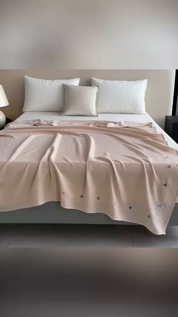 91家纺网 家纺一手货源 找家纺 乐嘉盈 2025新款双层纱布毯 香槟