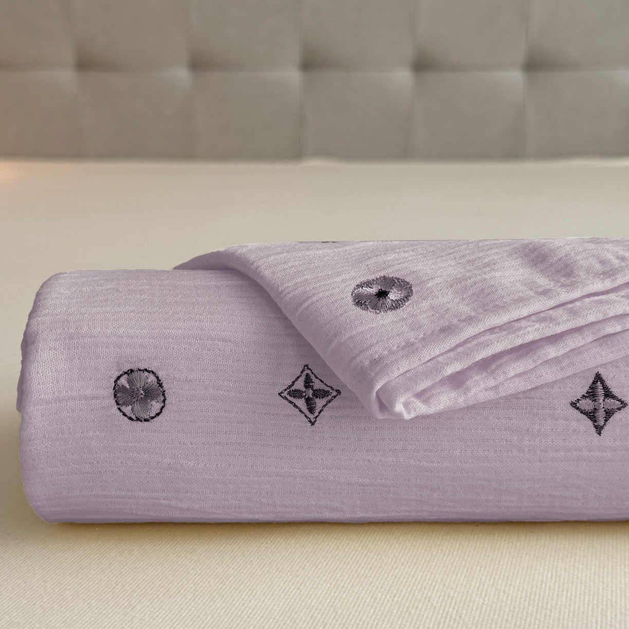 91家纺网 家纺一手货源 找家纺 乐嘉盈 2025新款双层纱布毯 香芋紫