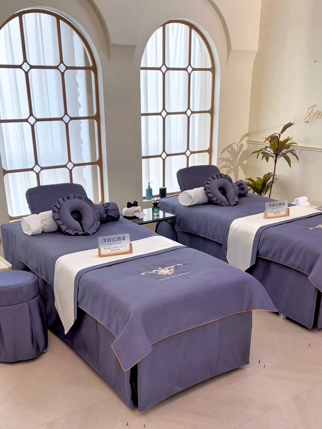 91家纺网 家纺一手货源 找家纺 莉人坊美容床罩批发2025新款高精密布料绣花美容床罩-雍容华贵 雍容华贵绣花深灰