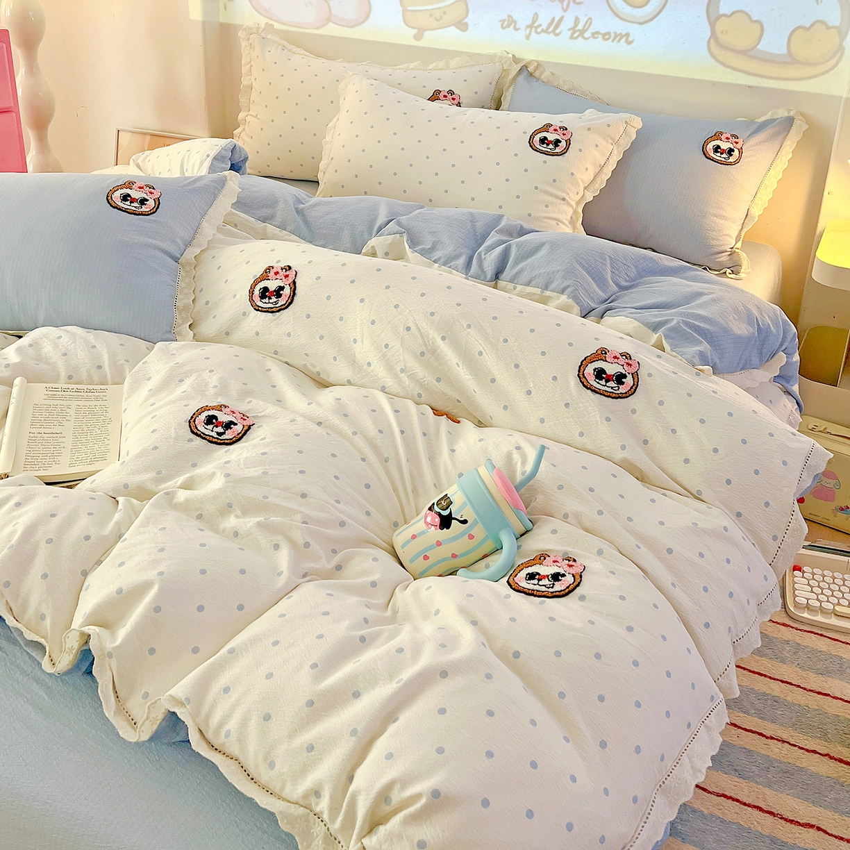 91家纺网 家纺一手货源 找家纺 （总）富米莱（原臻工厂）2025新款云感双层纱卡通毛巾绣全棉镂空花边四件套