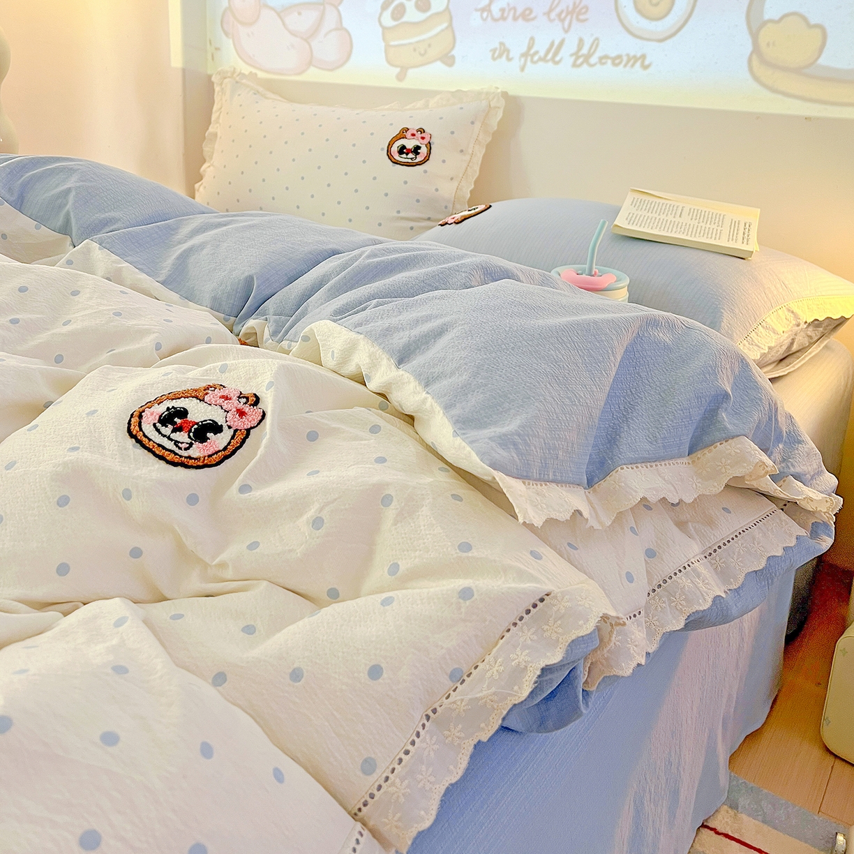 91家纺网 家纺一手货源 找家纺 （总）富米莱（原臻工厂）2025新款云感双层纱卡通毛巾绣全棉镂空花边四件套