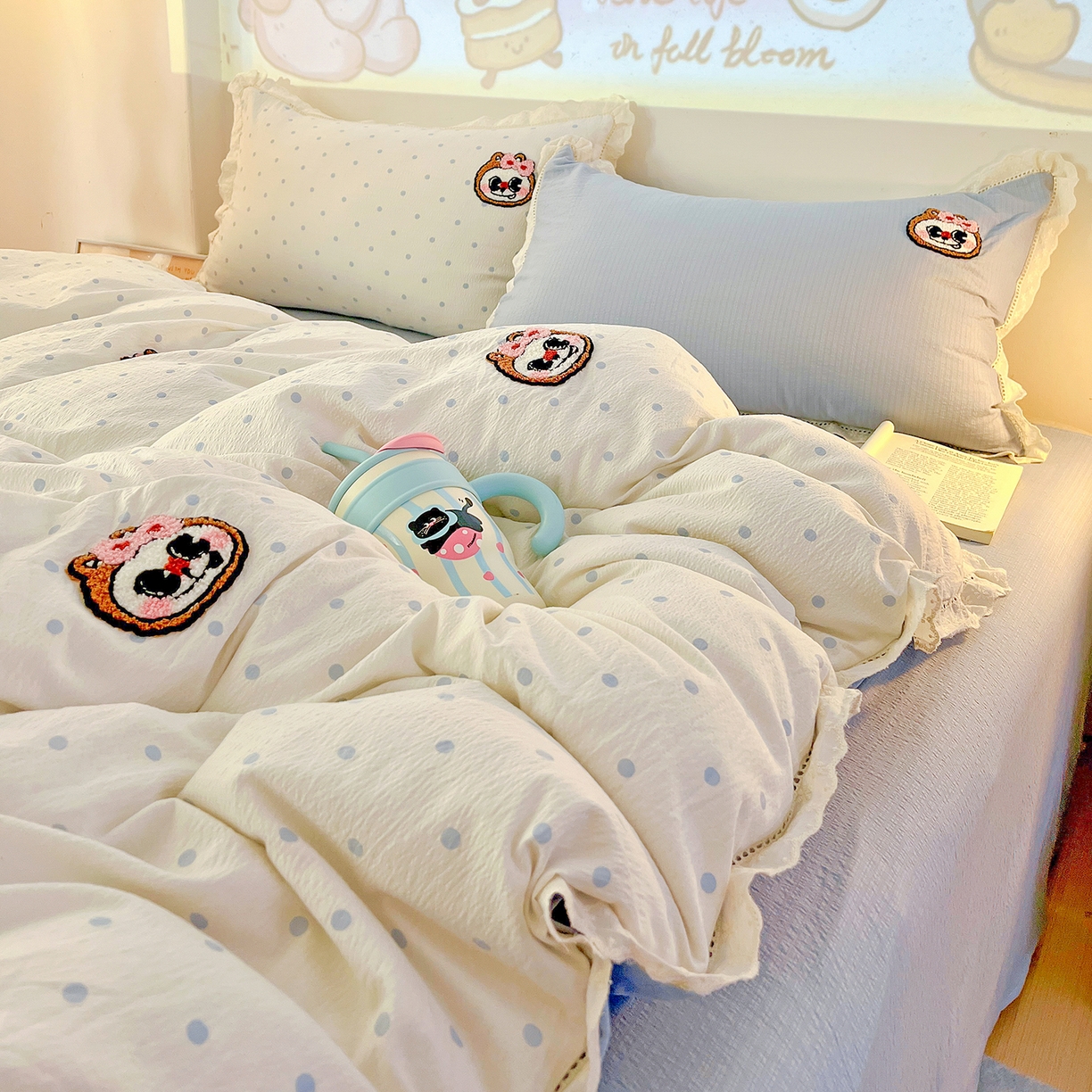 91家纺网 家纺一手货源 找家纺 （总）富米莱（原臻工厂）2025新款云感双层纱卡通毛巾绣全棉镂空花边四件套