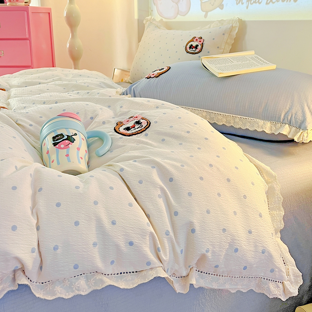 91家纺网 家纺一手货源 找家纺 （总）富米莱（原臻工厂）2025新款云感双层纱卡通毛巾绣全棉镂空花边四件套