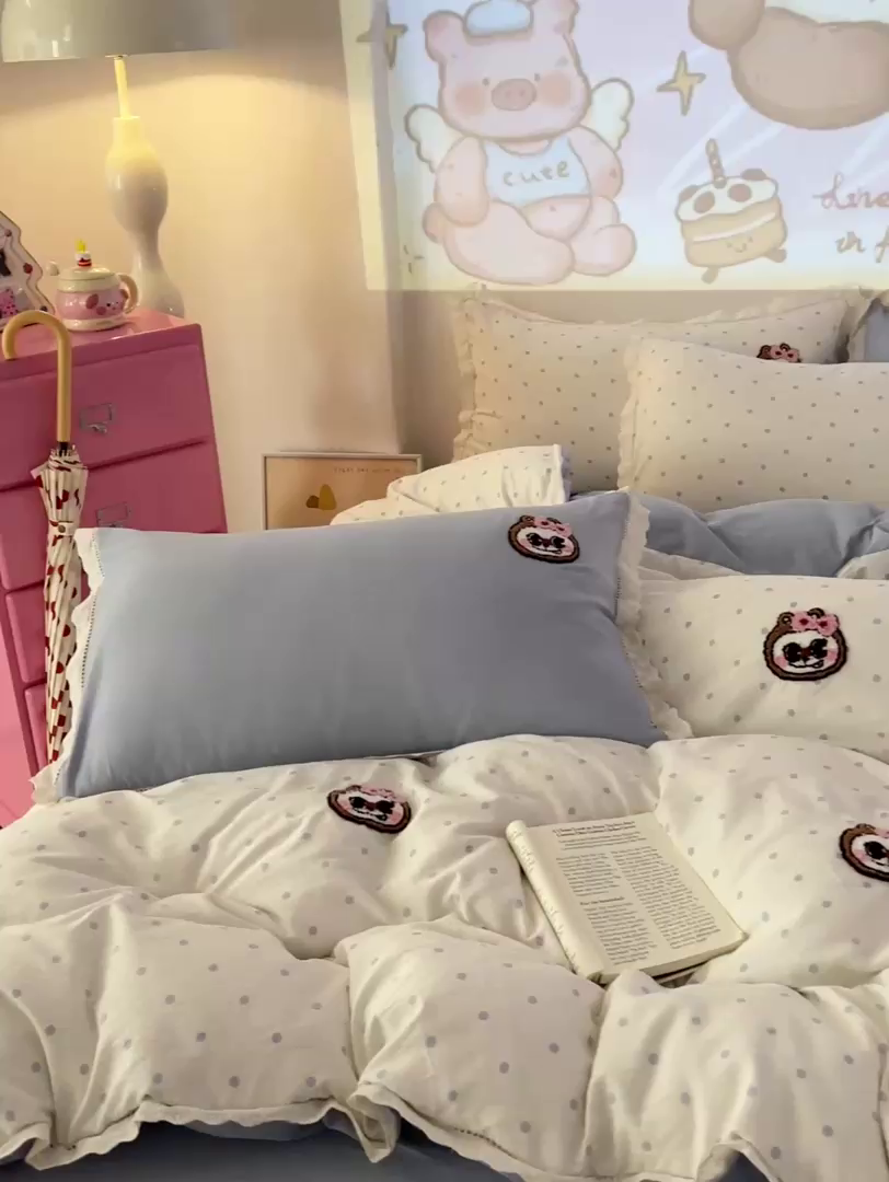 91家纺网 家纺一手货源 找家纺 （总）富米莱（原臻工厂）2025新款云感双层纱卡通毛巾绣全棉镂空花边四件套