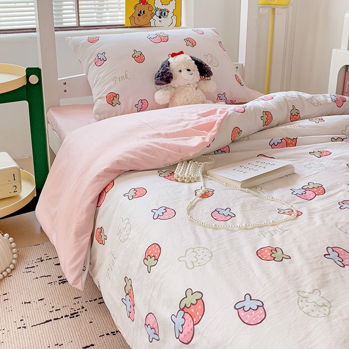 91家纺网 家纺一手货源 找家纺 海岛哥哥 2025新款云朵水洗棉学生床宿舍上下铺三件套 夏日草莓