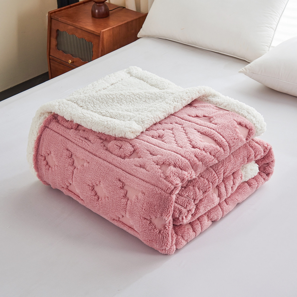 91家纺网 家纺一手货源 找家纺 （总）缦纱 2025新款提花舒棉绒镂空塔芙绒羊羔绒双层毛毯跨境电商