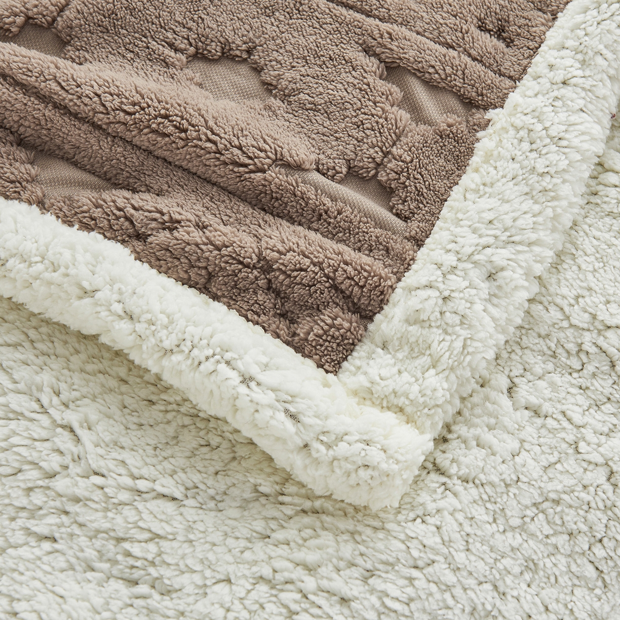 91家纺网 家纺一手货源 找家纺 缦纱 2025新款提花舒棉绒镂空塔芙绒羊羔绒双层毛毯跨境电商 韵律-咖啡