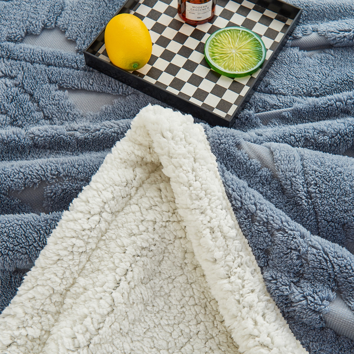 91家纺网 家纺一手货源 找家纺 缦纱 2025新款提花舒棉绒镂空塔芙绒羊羔绒双层毛毯跨境电商 韵律-雾蓝