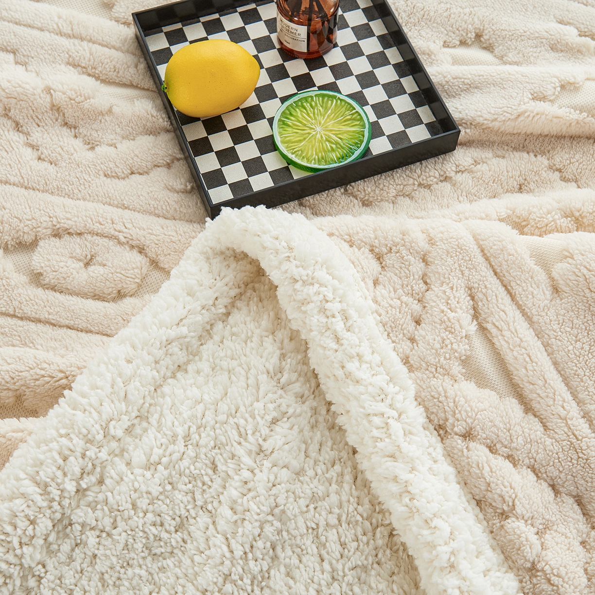 91家纺网 家纺一手货源 找家纺 缦纱 2025新款提花舒棉绒镂空塔芙绒羊羔绒双层毛毯跨境电商 韵律-米白