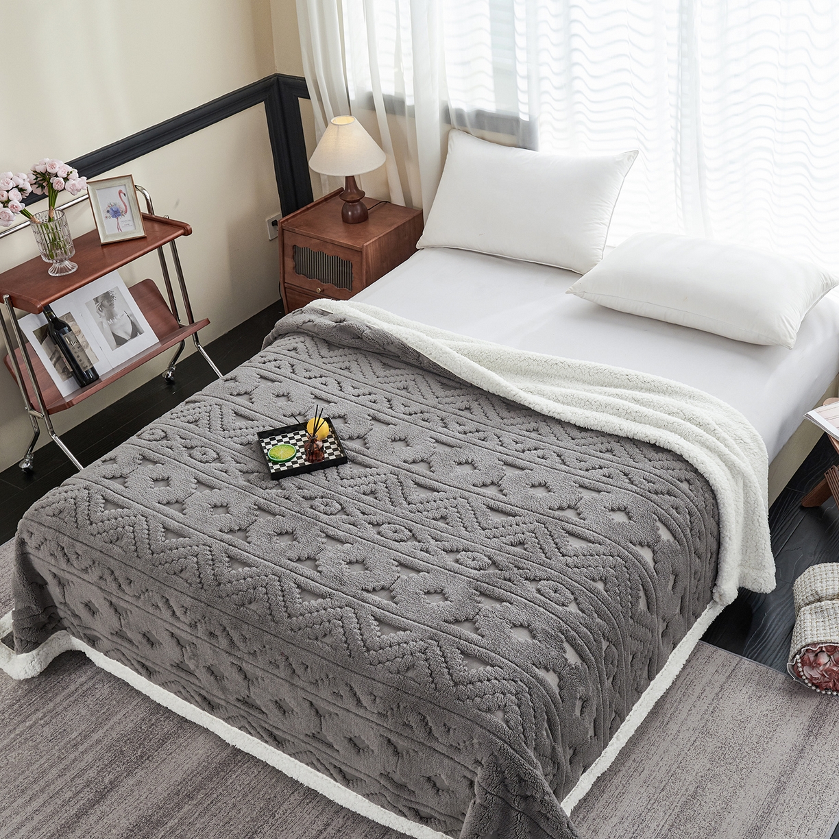 91家纺网 家纺一手货源 找家纺 缦纱 2025新款提花舒棉绒镂空塔芙绒羊羔绒双层毛毯跨境电商 韵律-深灰